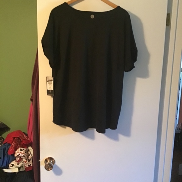 NWT Torrid activewear short sleeve shirt black 2x - Picture 2 of 4